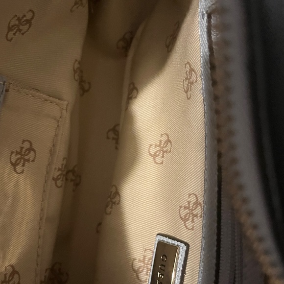 GUESS Light Blue Shoulder Bag with Coin Pouch New Without Tags - Picture 6 of 10